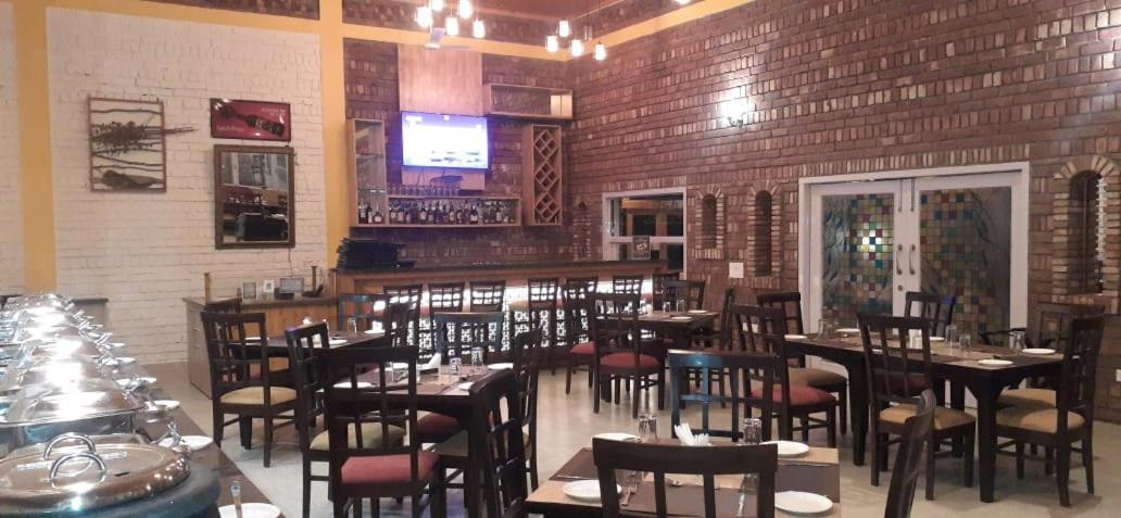 Four Banyans Spirit&Nature Resort Rāipur Extérieur photo